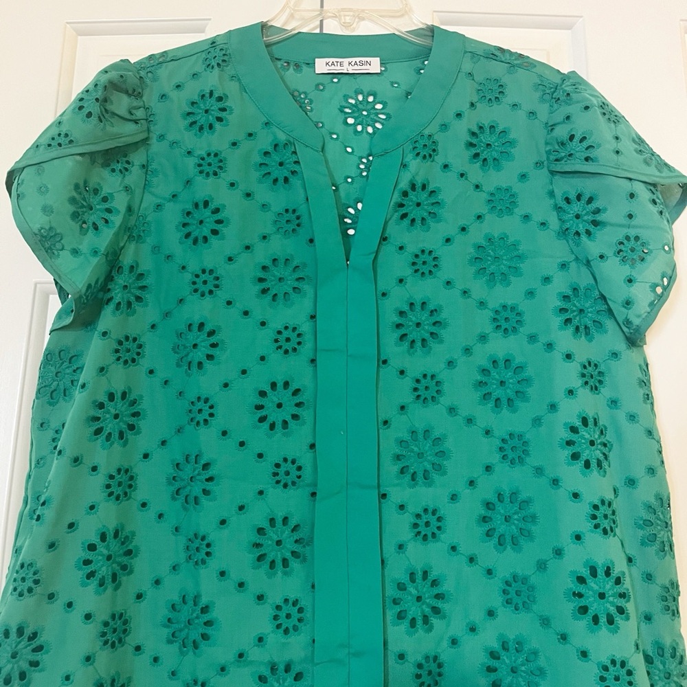 Kate Kasin Green Eyelet Lace Blouse | Short Petal Sleeves | NWOT | Size Large - Picture 5 of 16
